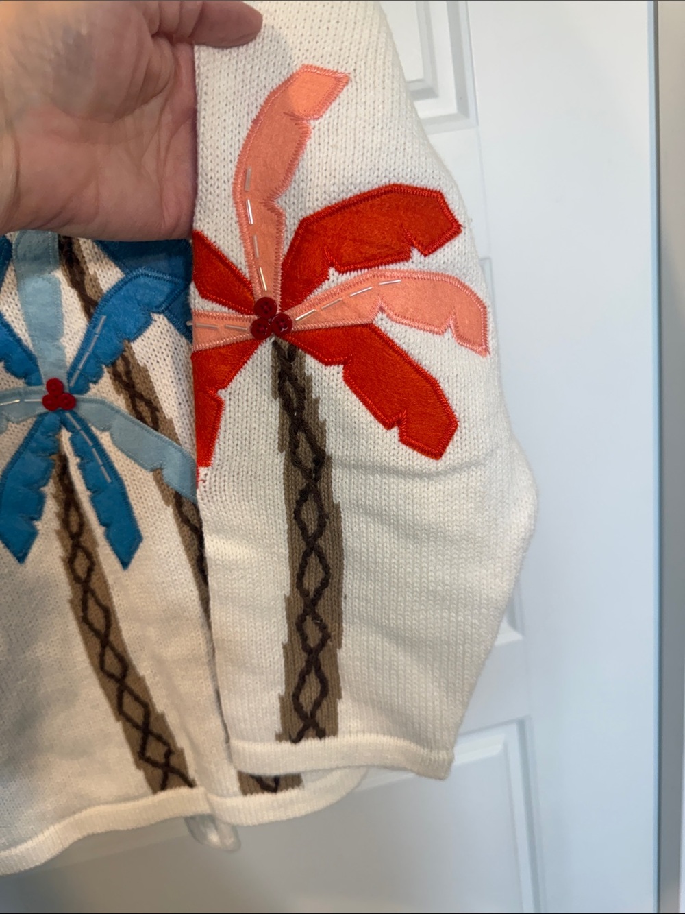 The Quaker factory palm tree sweater with palm tree button covers 1X - Picture 8 of 8